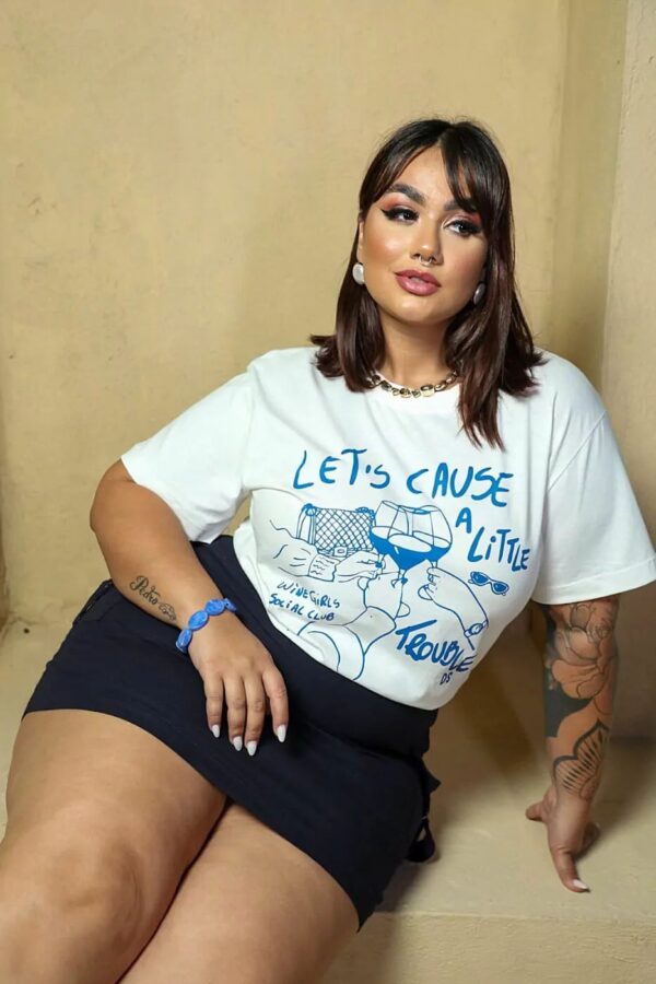 T-shirt sobre vinho magnifica - Image 3